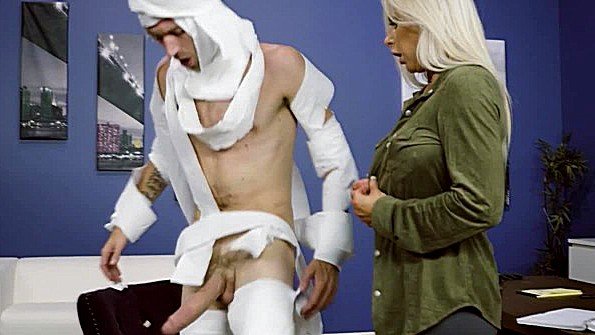 Различные вибраторы для брюнеток, предназначенные для разных типов влагалища