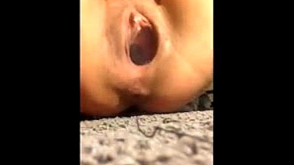 У него большой пенис, и она желает проникновения