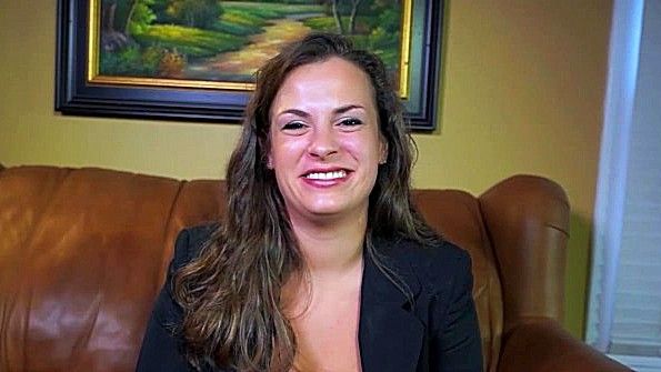 Голая сука в корсете связана