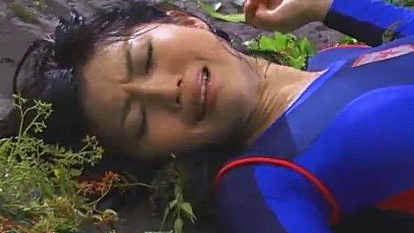 Развратные шлюхи в чулках удовлетворяют мужчину