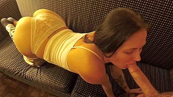 Кокетливая блондинка легко соблазнила своего преподавателя