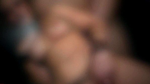 Женщина ищет секс в интернете