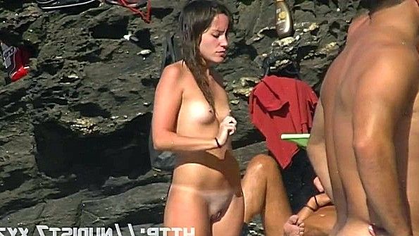 Жена занимается сексом с мужем сзади