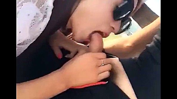 Девушки провели процедуру по уходу за пенисом, соблюдая все правила