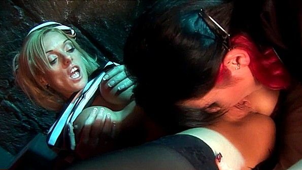 Немецкие шлюхи в хардкорном групповом сексе