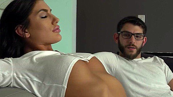 Он постепенно раздевает её и занимается с ней сексом всеми возможными способами