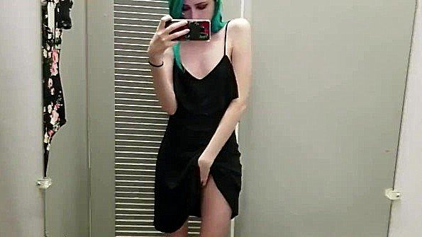 Мужчина вчетвером подвергается изнасилованию с помощью фаллоимитатора