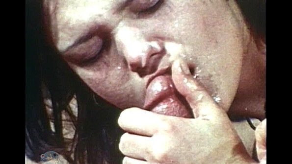 Чернокожий мужчина грубо насилует рыжеволосую женщину в различных позах