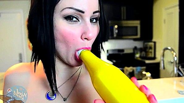 Раскованная азиатка занимается грязным сексом