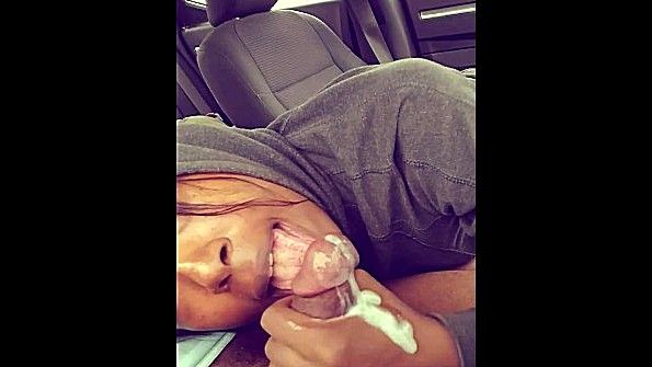 Молодая шлюха грязно трахается со стариком