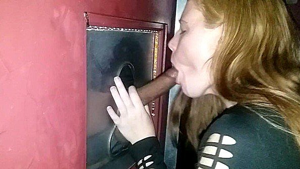 Сучки берут члены и вибраторы в рот в рамках коллекции