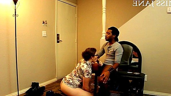 Красотки мастурбируют члены своими грудями до оргазма