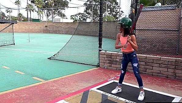 Дочь с завязанными глазами пробует на вкус пенис отца