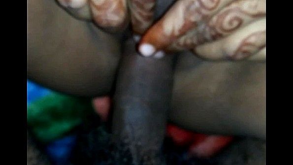 Темнокожие девушки ездят верхом на мужчинах