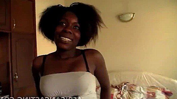 Шлюхи в чулках подарят мужчине горячий трах