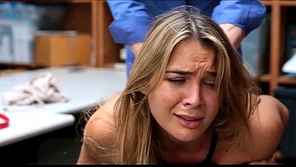 Пышнотелая блондинка попробовала анальный секс во время кастинга