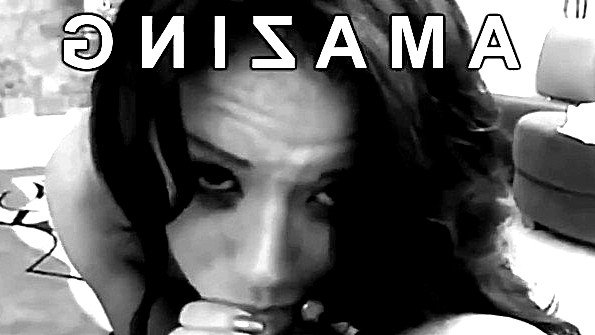 Мать показывает сыну грудь, готовая сделать минет