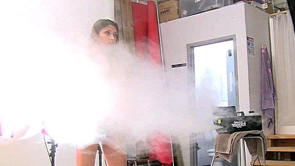 Чернокожая кокетка предается развратным сексуальным утехам