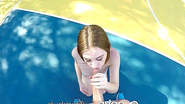 Она сняла вечернее платье и уступила место мужчинам