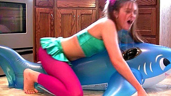 Чернокожий парень сделает массаж и займётся сексом