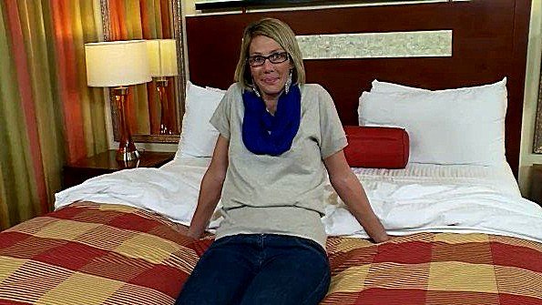 Анальный секс с рыжеволосой девушкой в ​​чулках