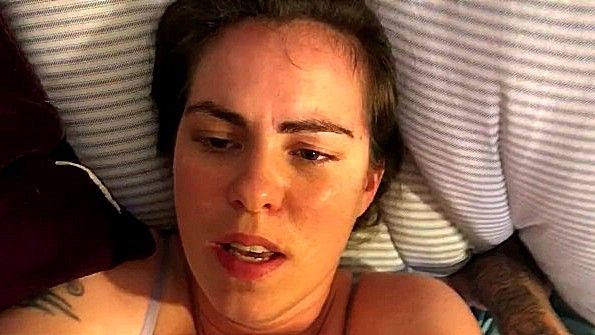 Голодная сучка трахает группу чернокожих парней