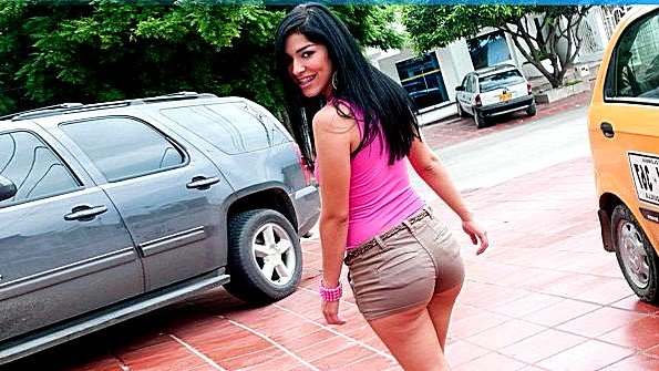 Толстая женщина села своей вагиной на лицо мужчины