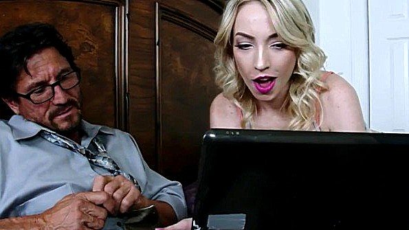 Я пошла в лес с парнем и там сделала ему минет