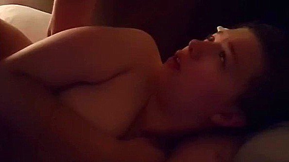 У меня есть деньги и я смотрю, как моя девушка трахается