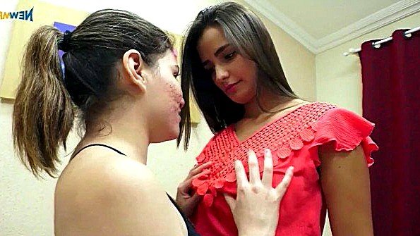 Я отвлёк девушку от компьютера и жёстко её трахнул