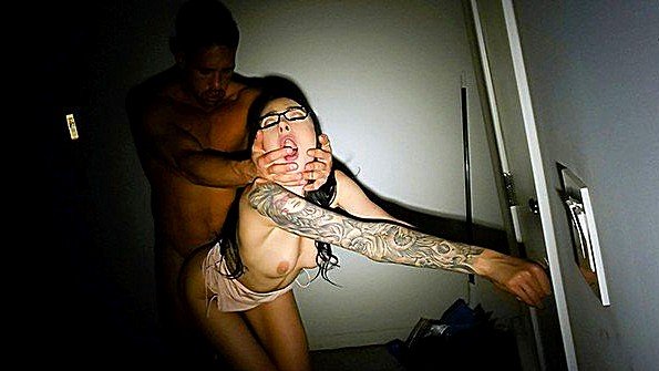 Секс-рабыни на оргии в частном клубе