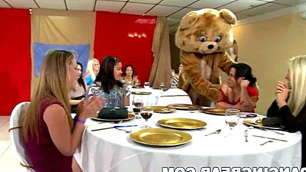 Девушка делает минет и получает огромное удовольствие