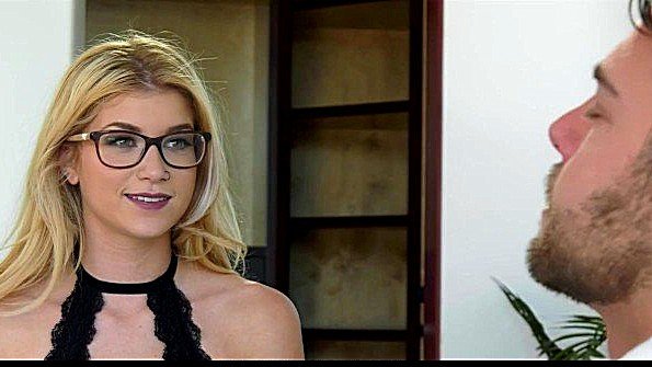 Я сплю в одной кровати со своей младшей сестрой