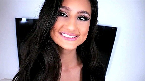 Тугая задница принимает член