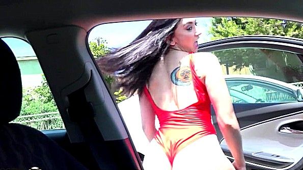 Фотограф склонил девушку к сексу во время интимной встречи