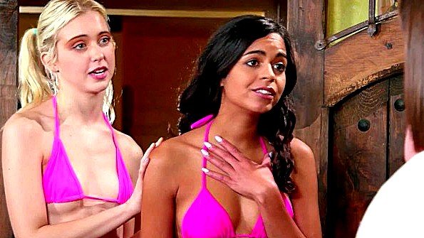 Две подруги занимаются сексом с вибратором