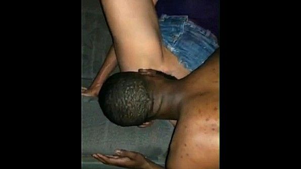 Японская студентка без трусиков под юбкой