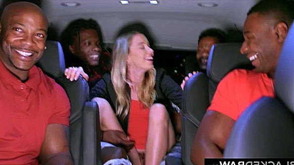 Девочка в очках лежит на полу и трогает себя