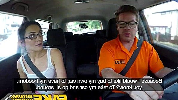 Блондинка занимается двойным анальным сексом с двумя парнями