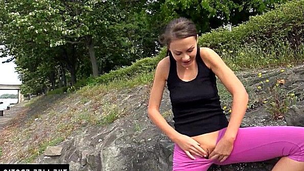 Скрытая камера запечатлела, как брат и сестра занимаются сексом