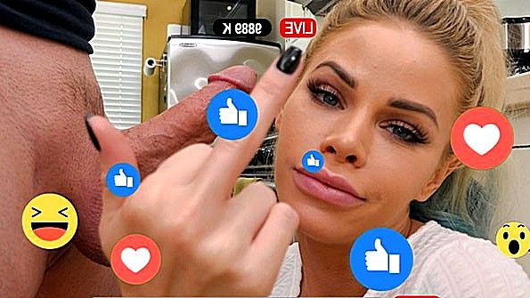 Отчим кончил мне в рот Притворилась своей женой