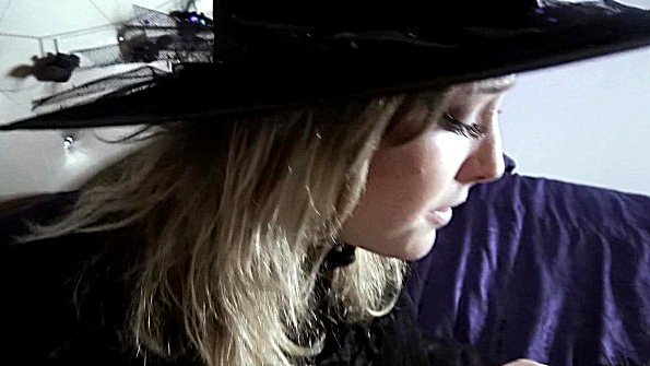 Группа свингеров занималась сексом в постели