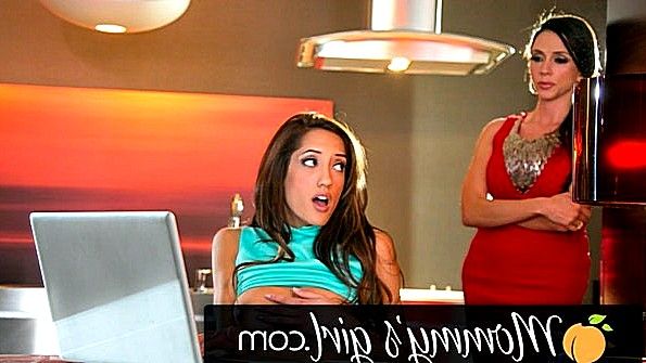 Похотливая секретарша трахает своего босса в задницу