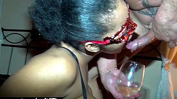 Красавица разделась в такси и занялась сексом с парнем