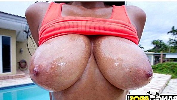 Массаж привел к откровенному сексу