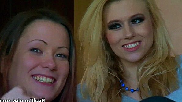 Лесбийские развлечения с использованием фаллоимитатора до сильного оргазма