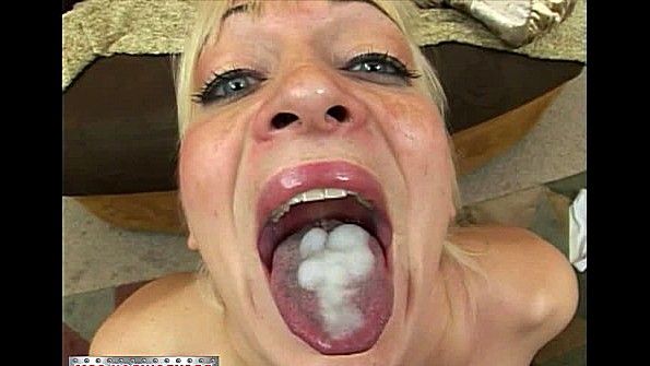 Потрясающая красавица занимается анальным сексом