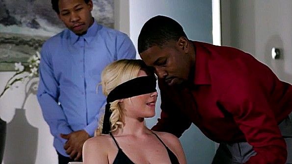 В подборке видео, где сучки усердно глотают сперму из пенисов