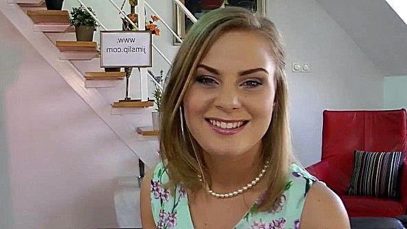 Мулатка вступает в грубый половой акт с чернокожим мужчиной