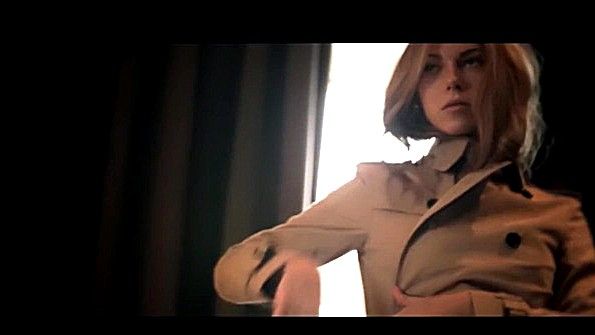 Чернокожий парень жестоко трахает женщину с татуировками